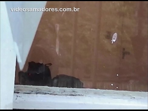 ❤️ Omu cornu chì fighjula a so fidanzata cù un altru tippu, registrendu un video di cazzo senza disturbà a coppia ❌ Porno anale à noi