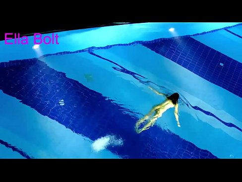 ❤️ Ùn possu micca piantà di fighjulà, ghjovana bionda catturata nuda in piscina ELLA BOLT ❌ Porno anale à noi