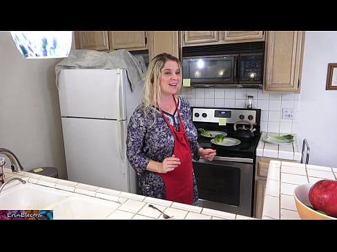 ❤️ Stepmom u munghje in cucina prima di a so data ❌ Porno anale à noi