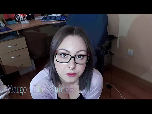 ❤️ Sexy Girl with Glasses Sucks Dildo Deeply on Camera ❌ Porno anale à noi
