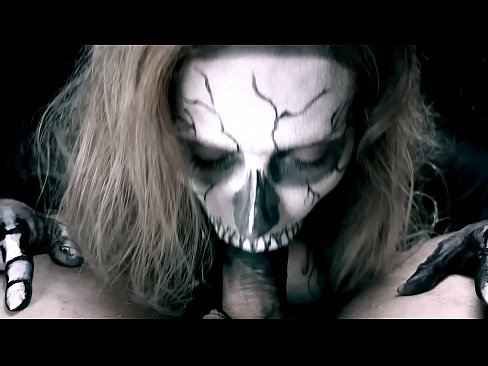 ❤️ Ragazza demonia chì succhia u cazzo cù a so bocca nera è ingoia cum. ❌ Porno anale à noi