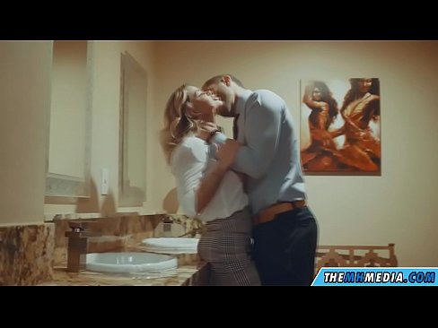 ❤️ Quandu una bionda tettona ti seduce in un bagnu publicu ❌ Porno anale à noi